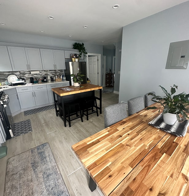 Heather - Flooded house renovated - kitchen